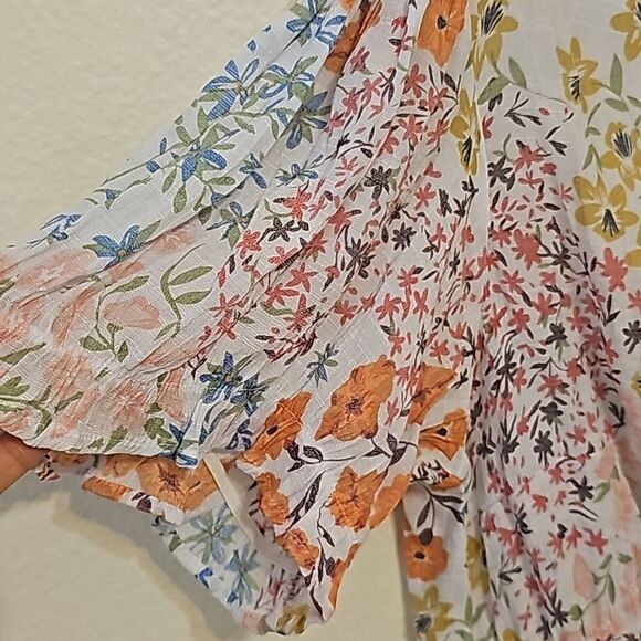 ALEX AND PARKER FLORAL TOP SIZE MEDIUM - Picture 3 of 10